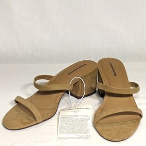 NEW Amazon Essentials Womens Thin Two Strap Heeled Slide Sandal Sz 9.5 tan